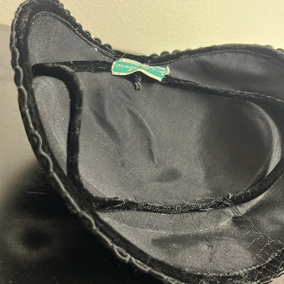 Vintage Marshall Field &‎ Company Black Velvet Church Hat - Picture 9 of 9